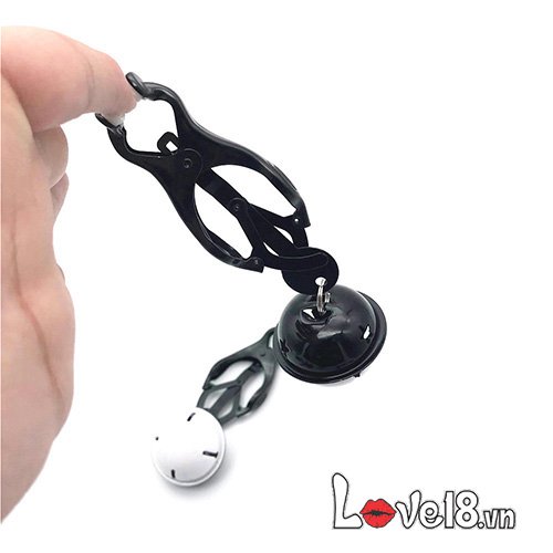 Bộ kẹp núm vú bạo dâm độc đáo kèm lục lạc, cực kích thích