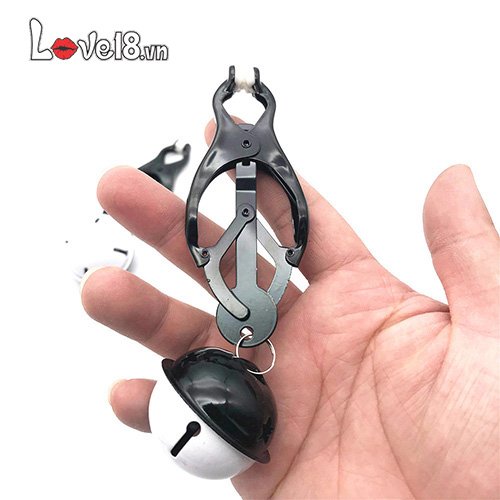 Bộ kẹp núm vú bạo dâm độc đáo kèm lục lạc, cực kích thích