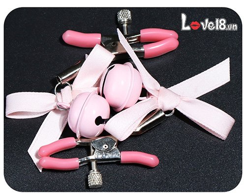 Bộ kẹp vú bạo dâm đính nơ lục lạc hấp dẫn kích thích mua ngay