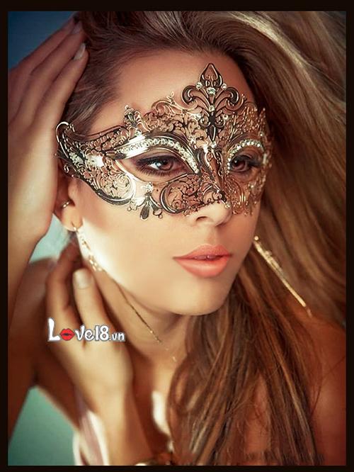 Mặt Nạ Cosplay Nữ Hoàng Bóng Đêm Kim Loại Mềm Kích Thích